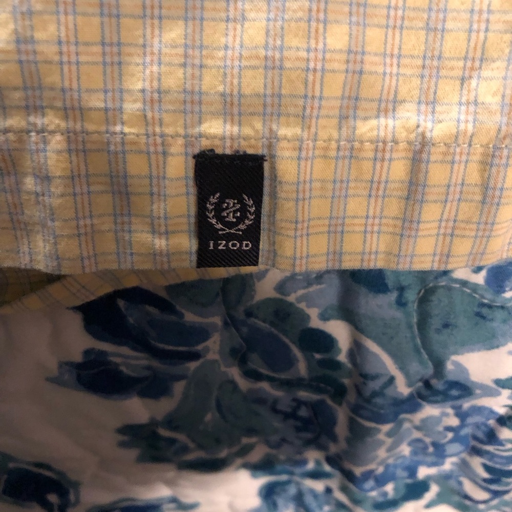 EUC IZOD Sueded Poplin Short Sleeve Button Up Medium Mens Shirt - Picture 4 of 8